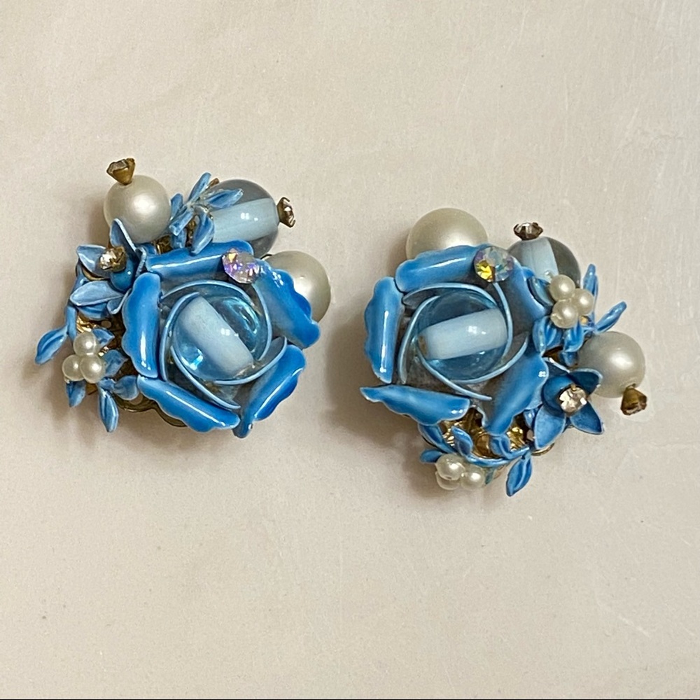 Vintage Mid-Century Enamel, Rhinestones & Pearl Blue Flower Clip On Earrings - Picture 10 of 11